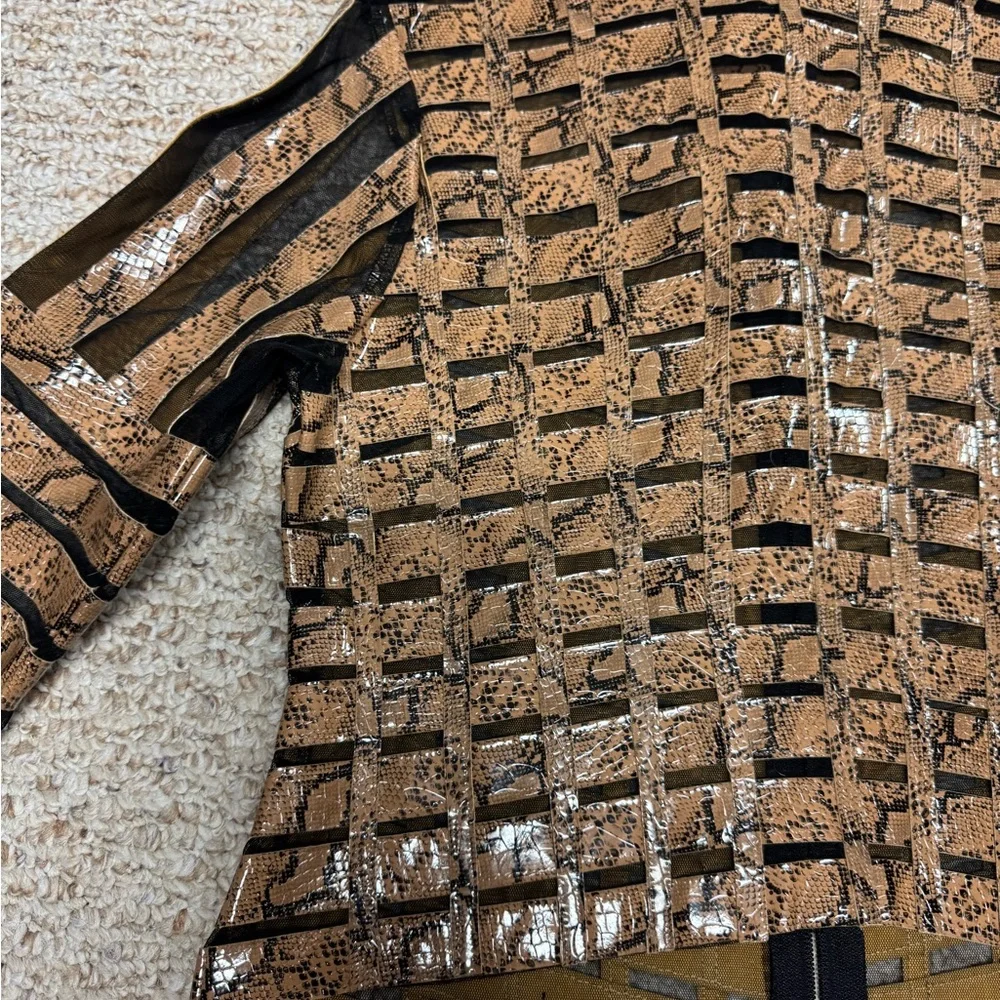 Becky&Bobby Chic Gold and Black Patterned Blazer - Picture 13 of 16